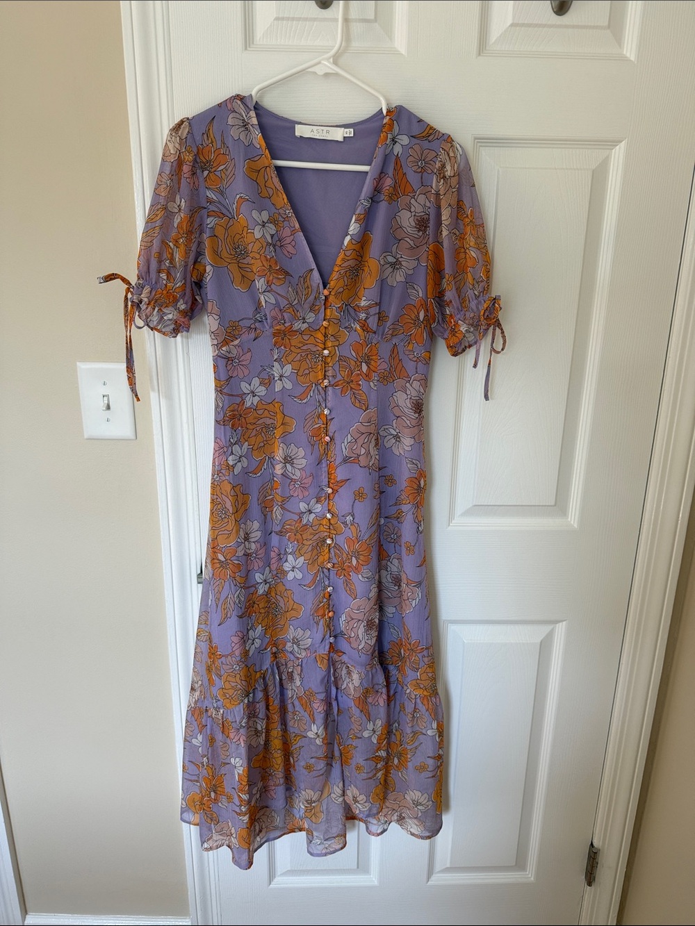 ASTR The Label Chandler Floral Midi‎ Dress